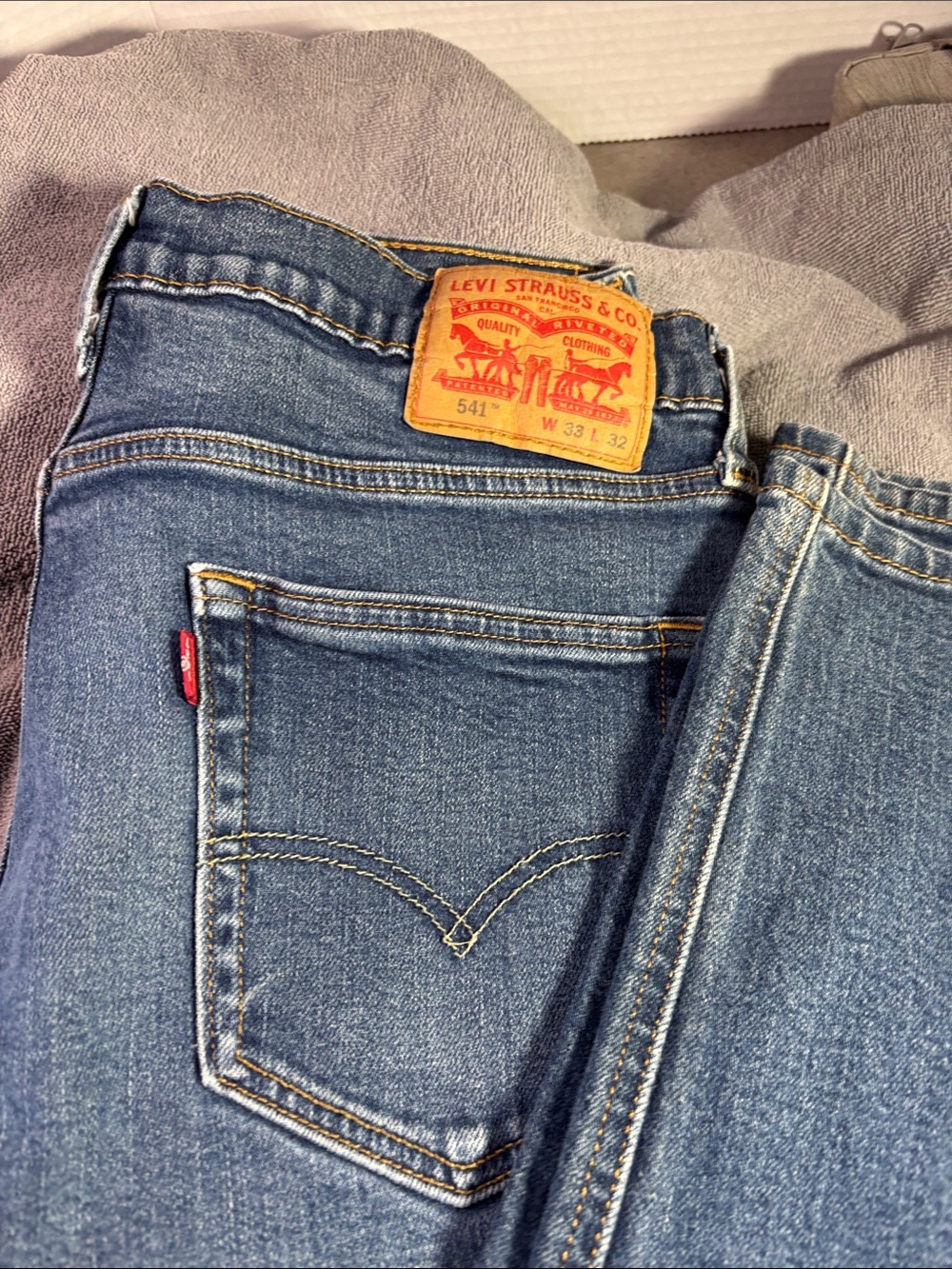 Levi's Men’s Blue Denim Jeans with Tan Patch and Red Tab 33”x32”